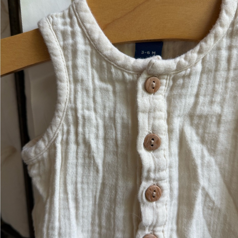Sleeveless Cream Muslin Baby Romper with Wooden Buttons size 3-6mo